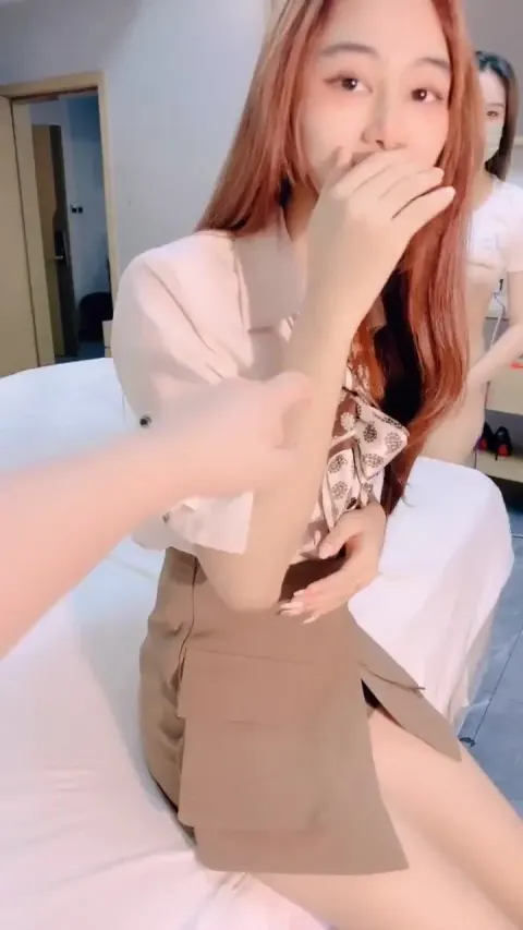 Gạ gẫm được cập đôi mới địt nhau cho trai xem trên live vú to lồn ngon