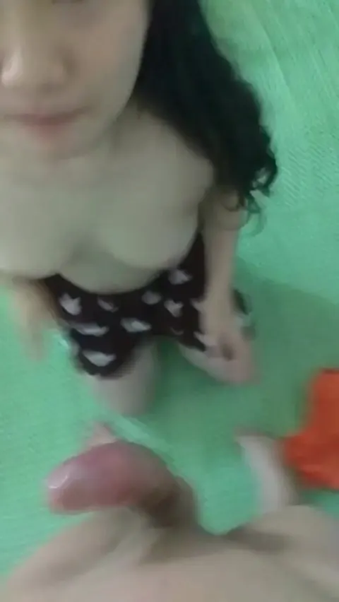 Nứng cặc quá nhờ con bạn thân bú cặc và địt vào lồn cực sướng